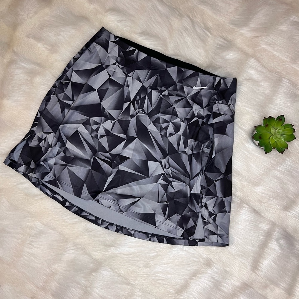 Nike | Women's Black Grey Geometic Athletic Skort Large